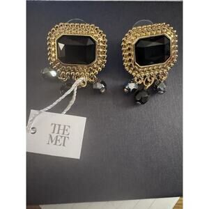 NWT The MET Bella Donna Statement Earrings